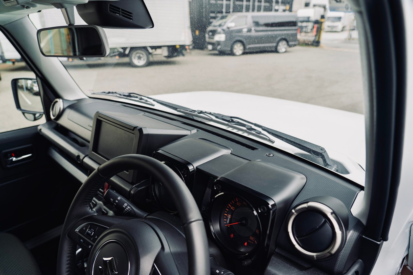 
								2025 (75 Reg) Pearl White Suzuki Jimny Sierra 3Door full									