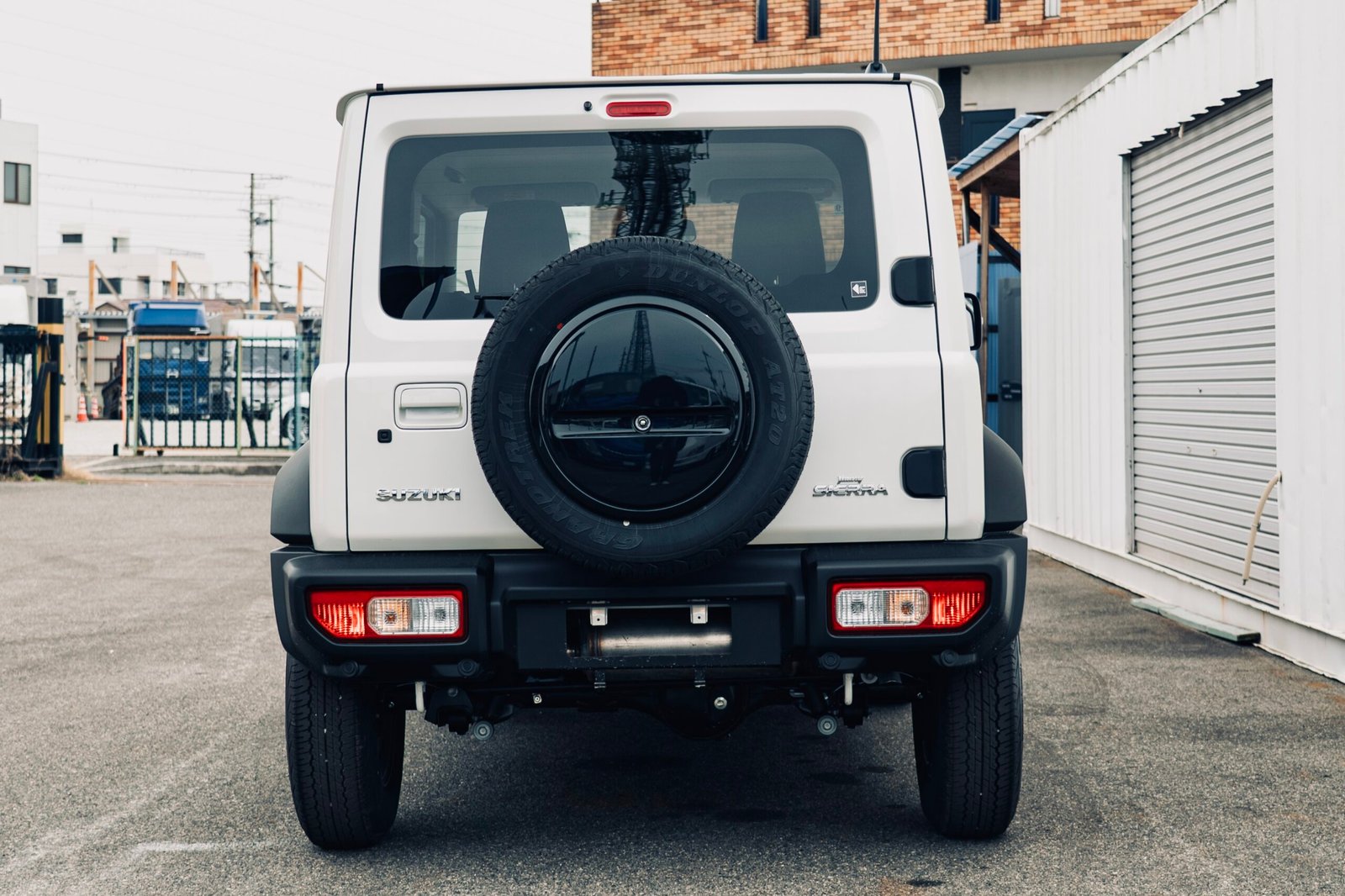 
								2025 (75 Reg) Pearl White Suzuki Jimny Sierra 3Door full									