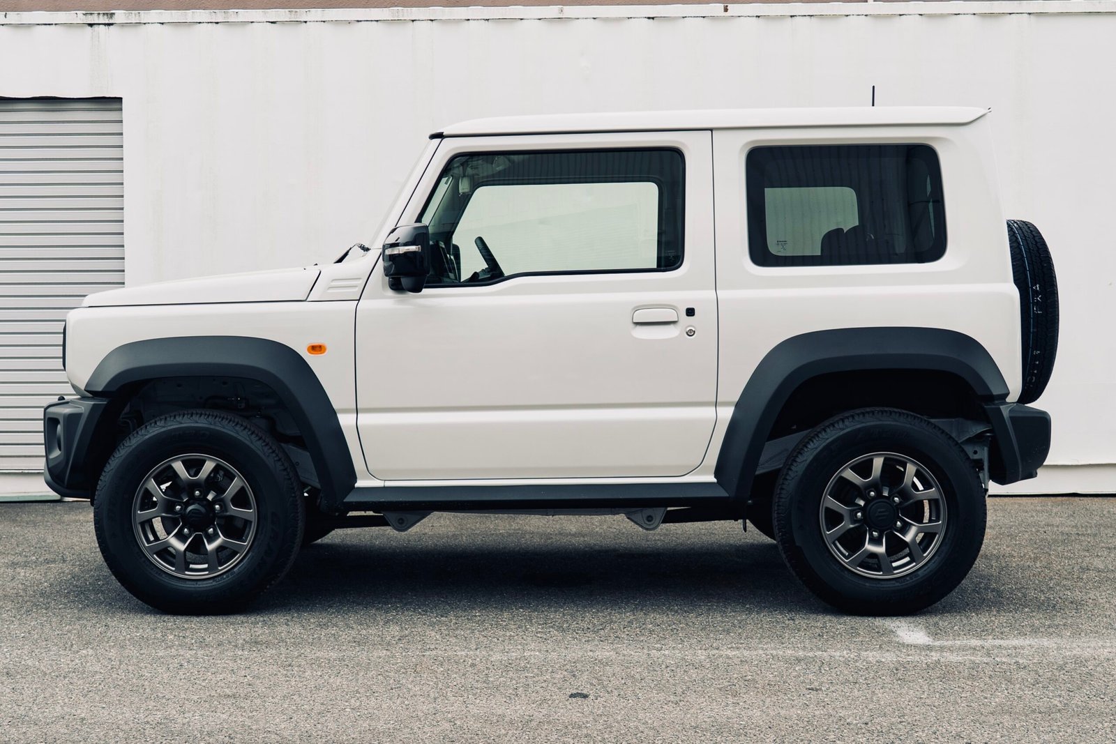 
								2025 (75 Reg) Pearl White Suzuki Jimny Sierra 3Door full									
