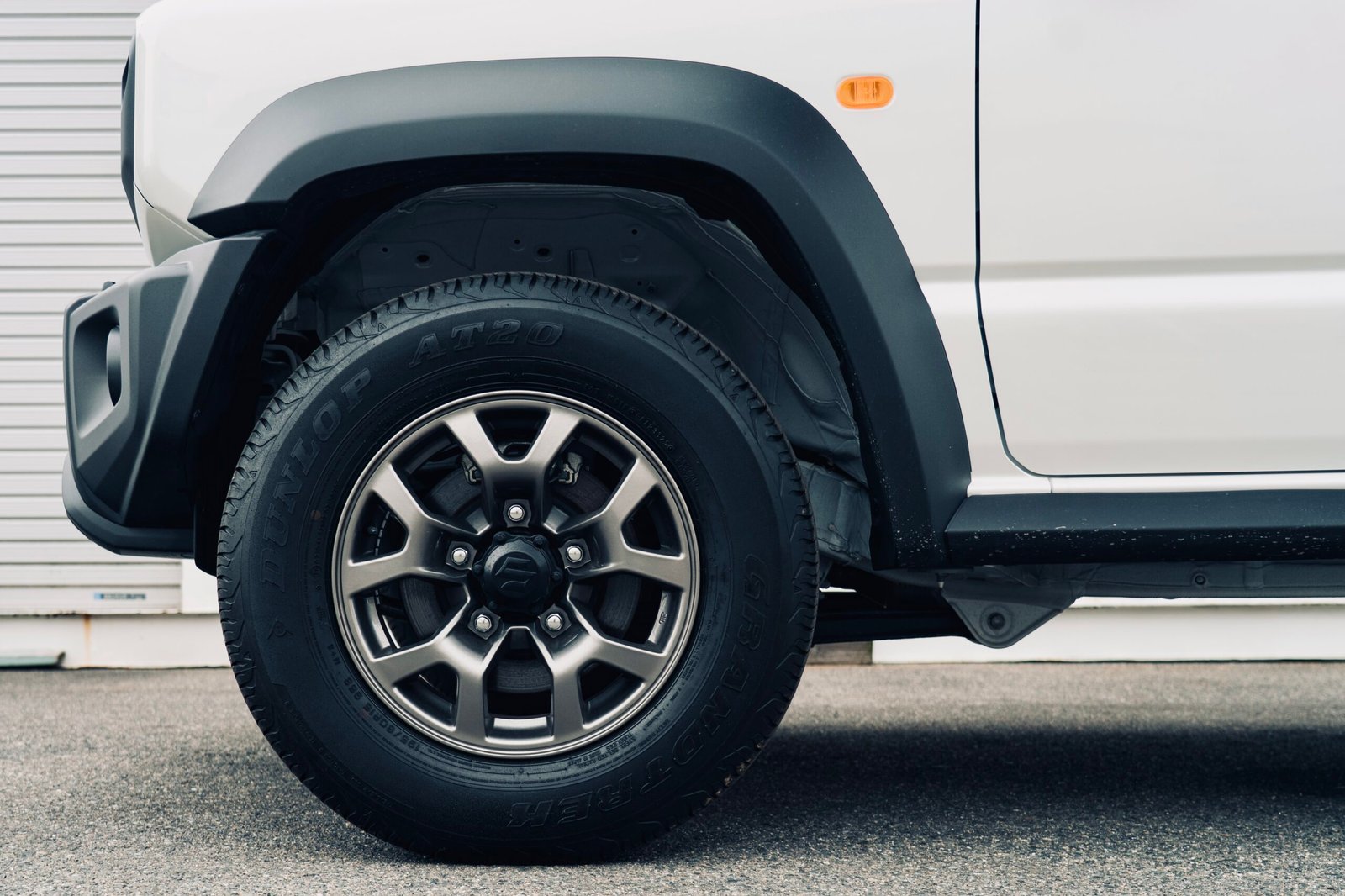 
								2025 (75 Reg) Pearl White Suzuki Jimny Sierra 3Door full									