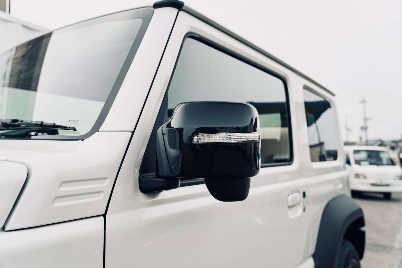 
								2025 (75 Reg) Pearl White Suzuki Jimny Sierra 3Door full									