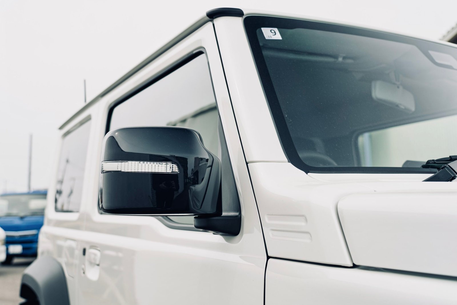 
								2025 (75 Reg) Pearl White Suzuki Jimny Sierra 3Door full									