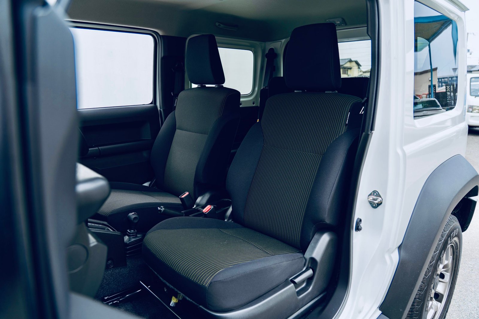 
								2025 (75 Reg) Pearl White Suzuki Jimny Sierra 3Door full									