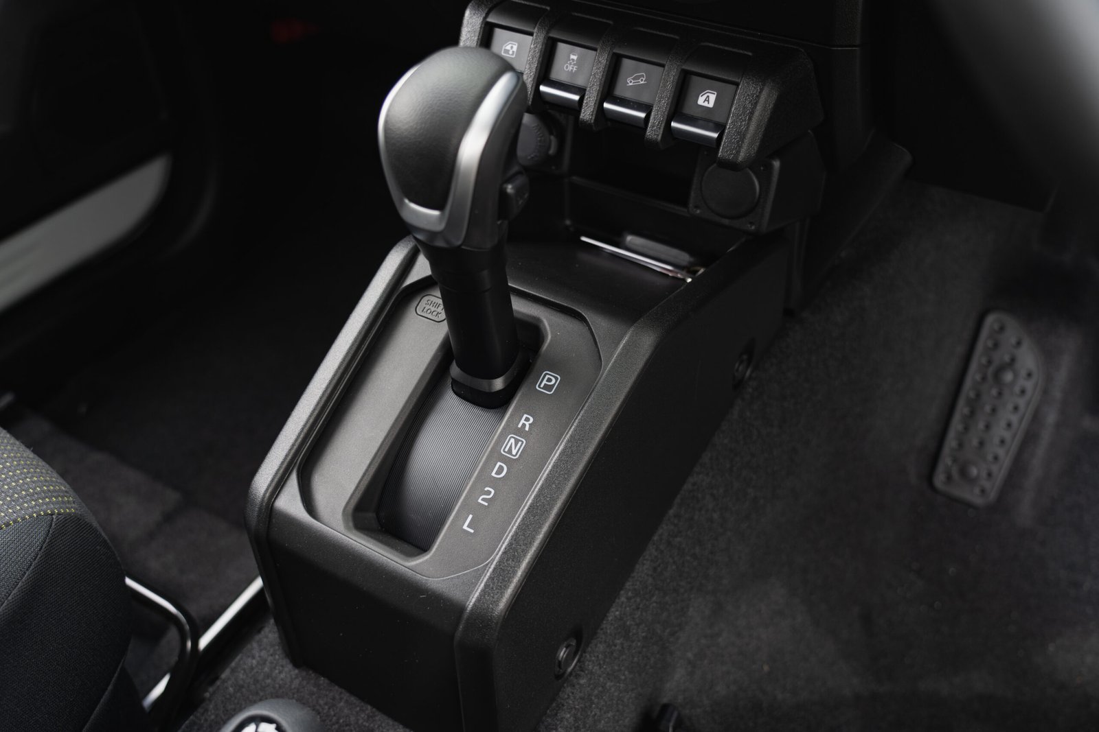 
								2025 (75 Reg) Pearl White Suzuki Jimny Sierra 3Door full									