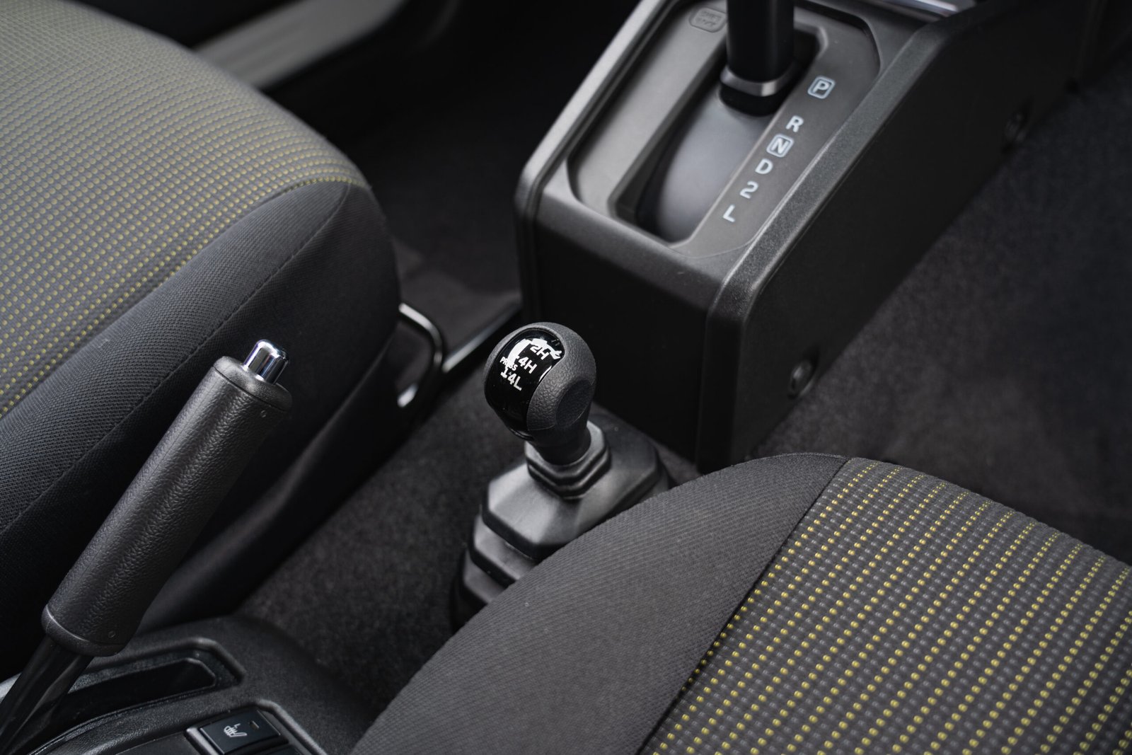 
								2025 (75 Reg) Pearl White Suzuki Jimny Sierra 3Door full									