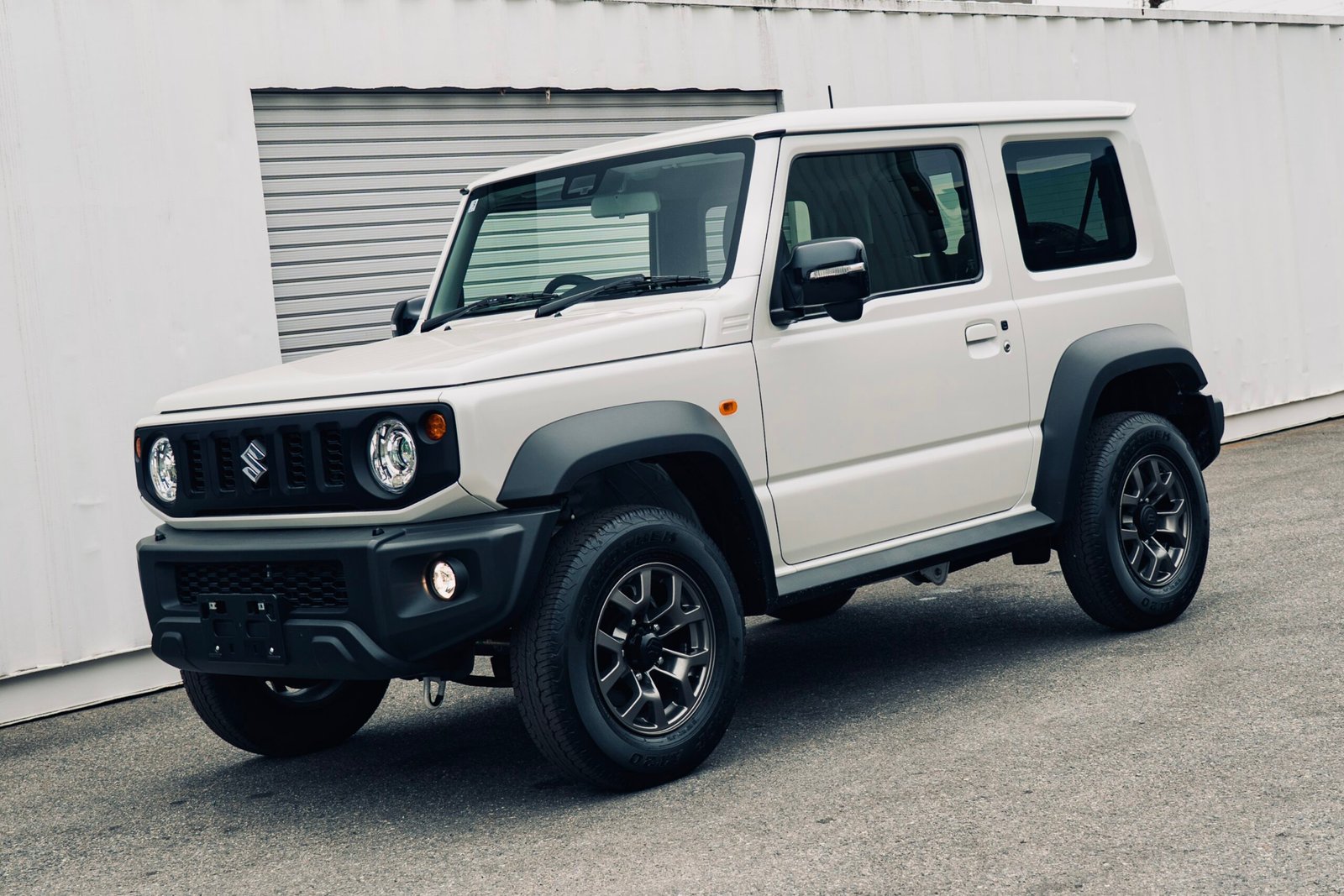 
								2025 (75 Reg) Pearl White Suzuki Jimny Sierra 3Door full									