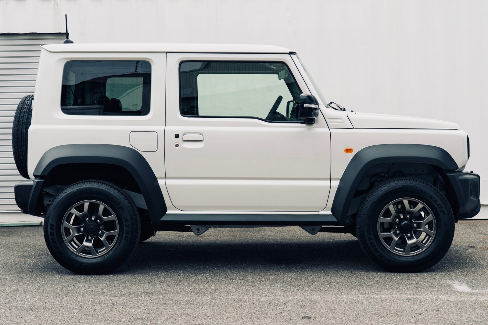 
								2025 (75 Reg) Pearl White Suzuki Jimny Sierra 3Door full									