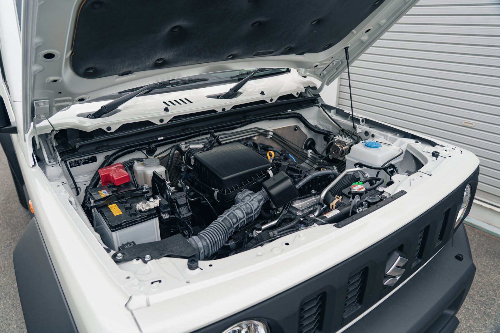 
								2025 (75 Reg) Pearl White Suzuki Jimny Sierra 3Door full									