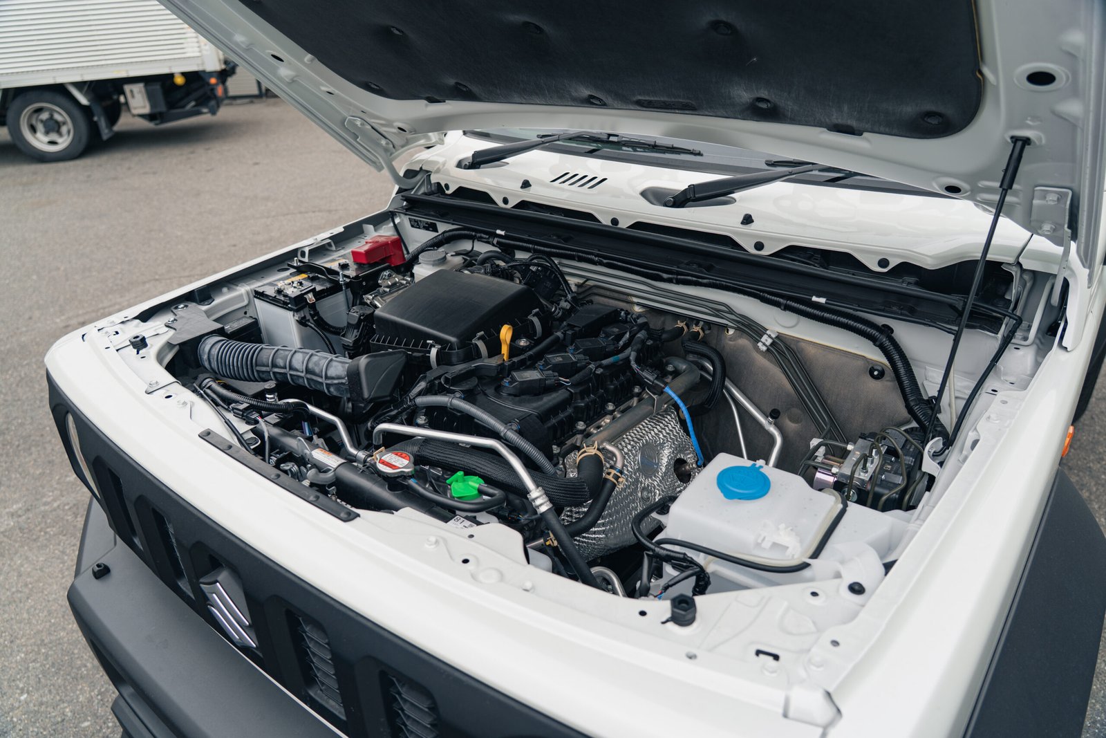 
								2025 (75 Reg) Pearl White Suzuki Jimny Sierra 3Door full									