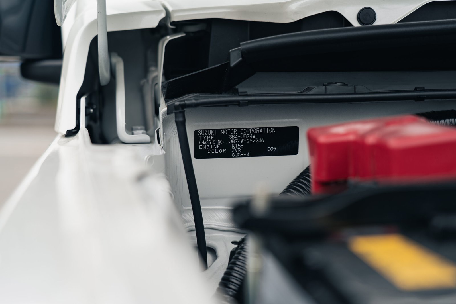 
								2025 (75 Reg) Pearl White Suzuki Jimny Sierra 3Door full									