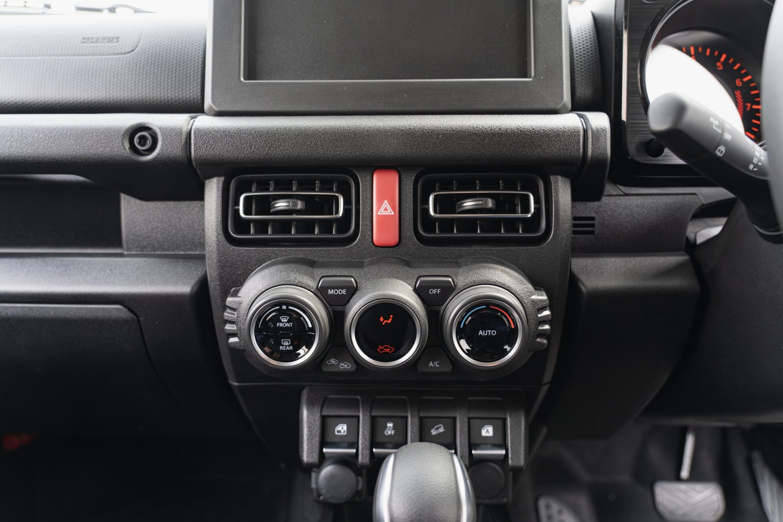 
								2025 Suzuki Jimny 3Door Sierra full									