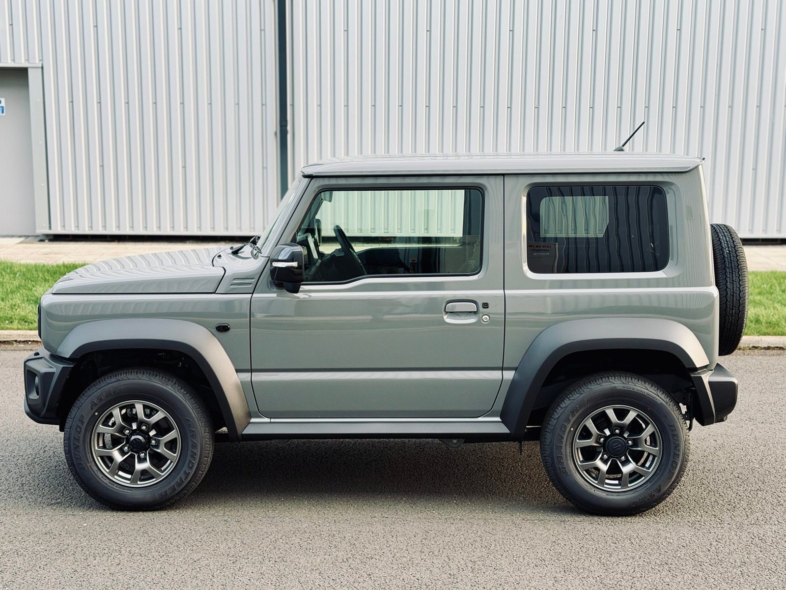 
								2025 Suzuki Jimny 3Door Sierra full									