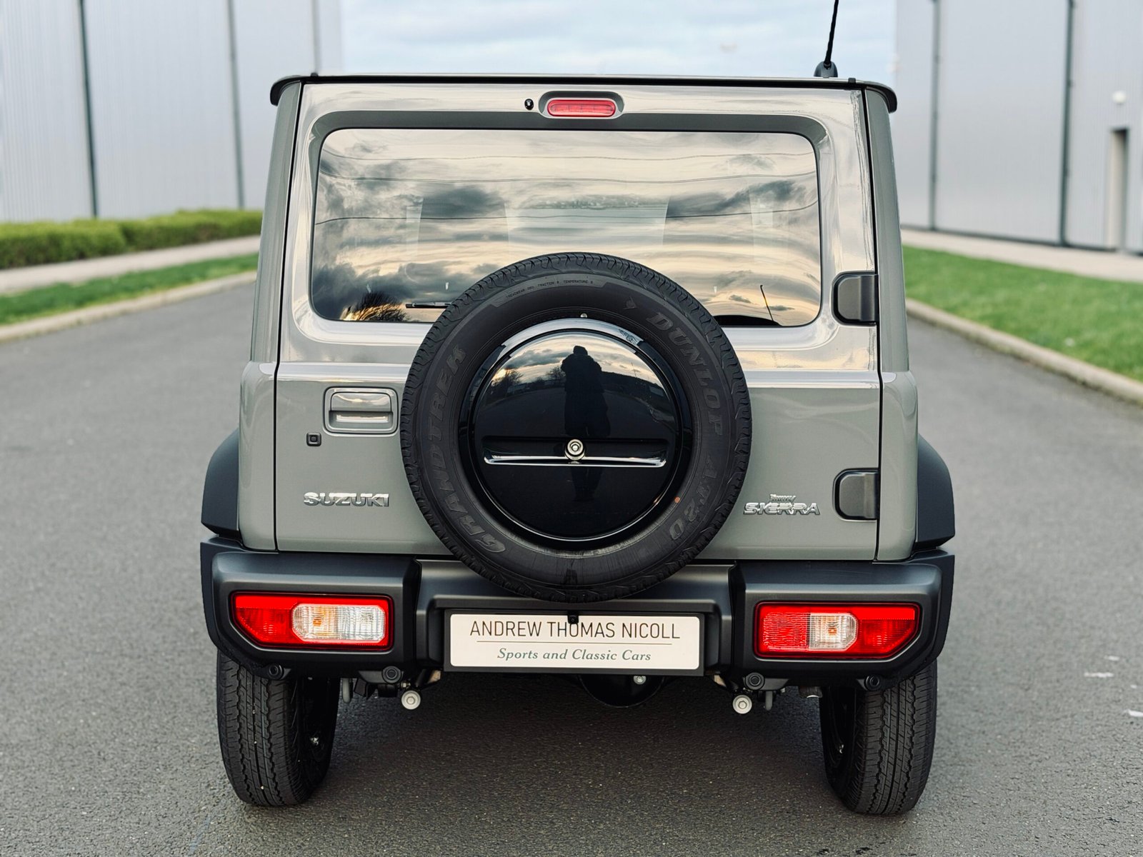 
								2025 Suzuki Jimny 3Door Sierra full									