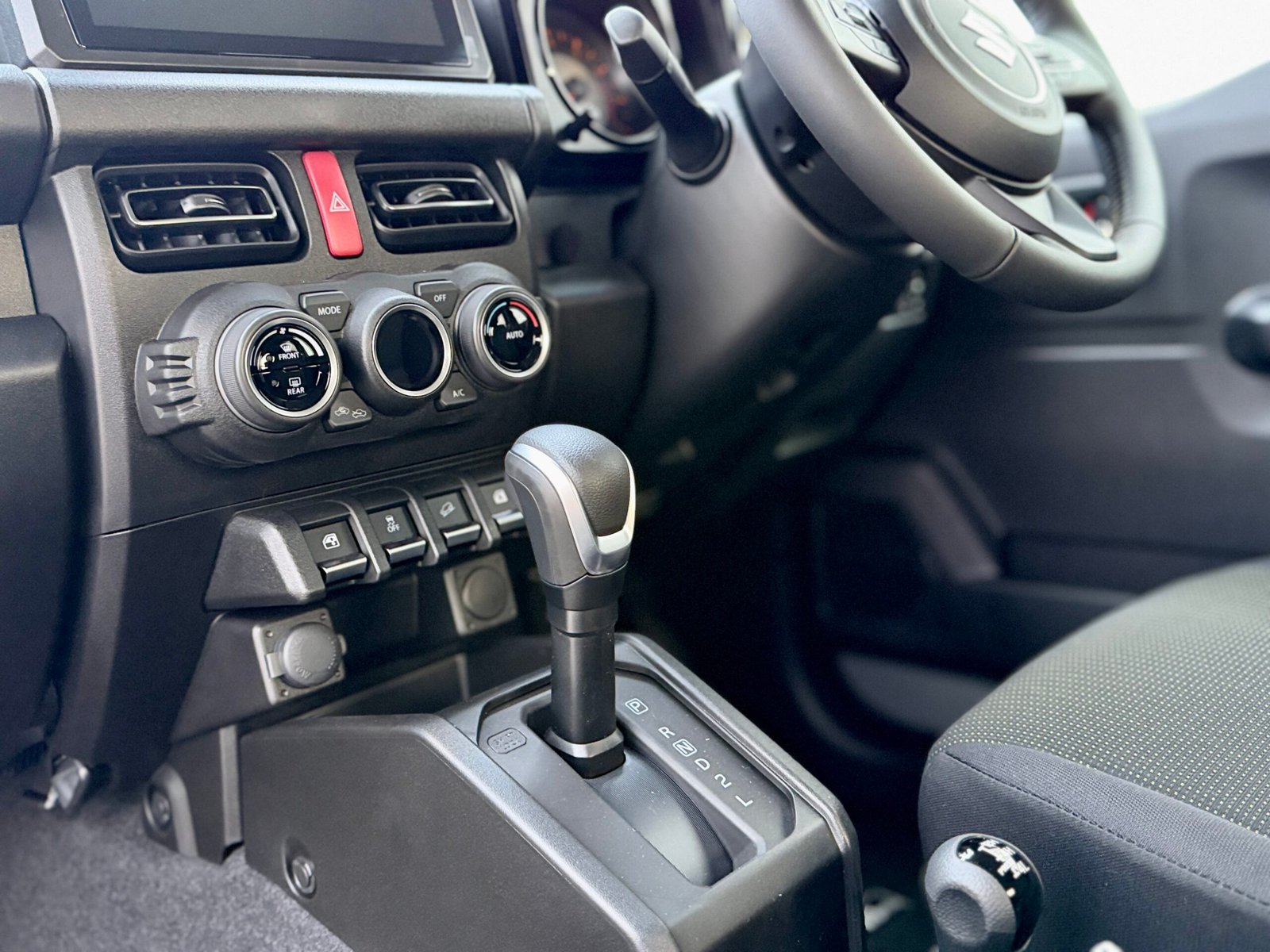 
								2025 Suzuki Jimny 3Door Sierra full									